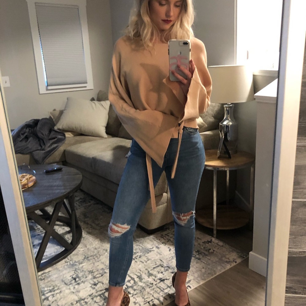 Minimalist Slouchy Cropped Sweater 💛